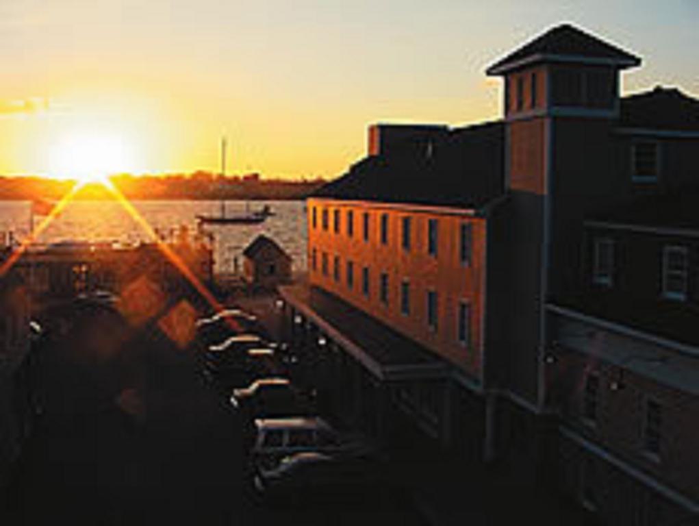 Bristol Harbor Inn Room photo